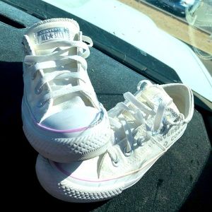 White converse shoes size 6 woman’s